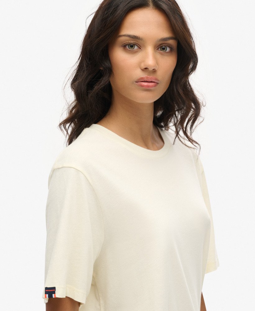 camiseta clássica essencial oversized na cor creme celeste mais claro