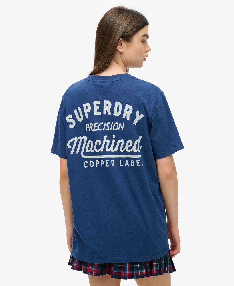 camiseta oversized copper label com estampa no peito na cor azul médio da pilot.