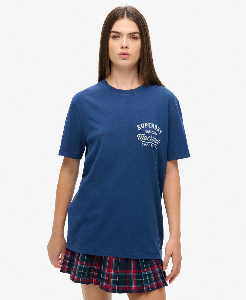 camiseta oversized copper label com estampa no peito na cor azul médio da pilot.