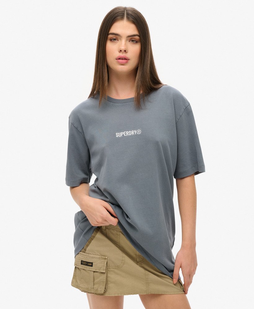 camiseta oversized com micro logo e estampa na cor azul tempestade.