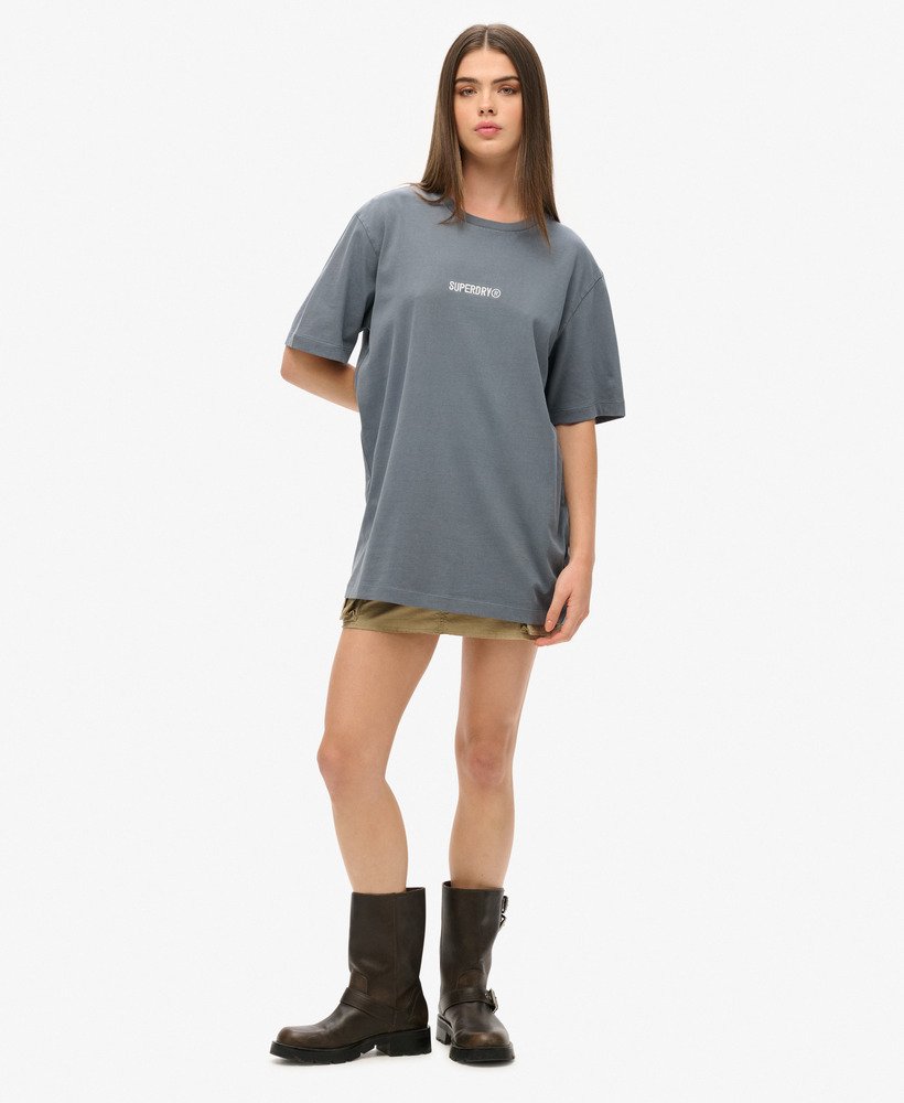 camiseta oversized com micro logo e estampa na cor azul tempestade.