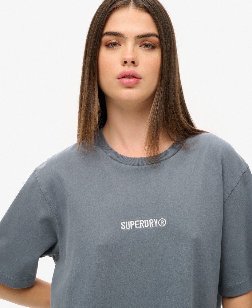 camiseta oversized com micro logo e estampa na cor azul tempestade.