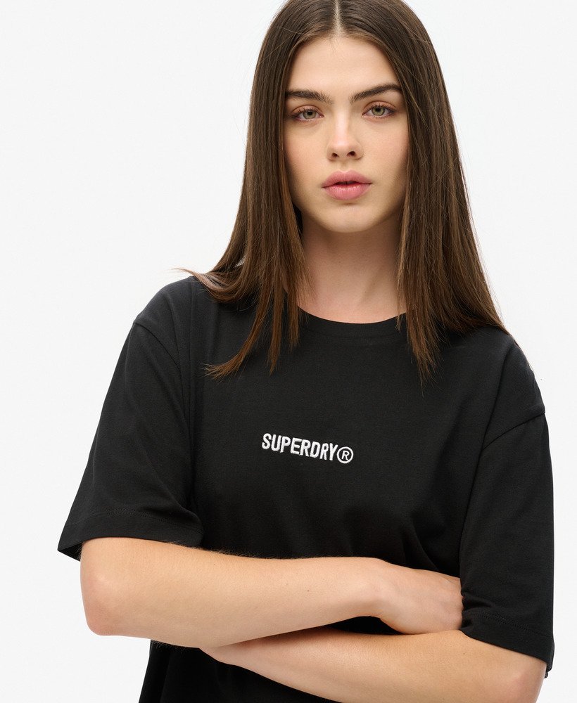 camiseta oversized com micro logo na cor preta.