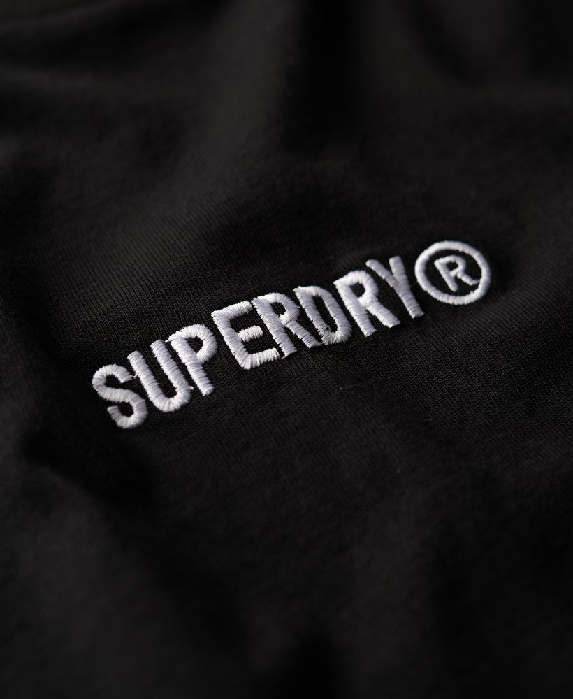 camiseta oversized com micro logo na cor preta.