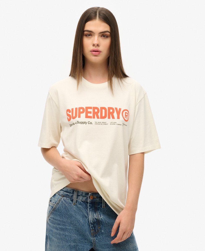 camiseta esportiva utilitária oversized com logo na cor cinza nórdico.