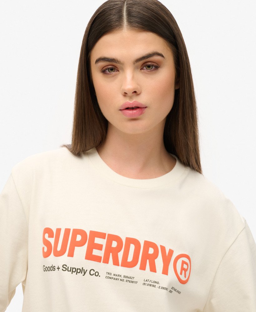 camiseta esportiva utilitária oversized com logo na cor cinza nórdico.