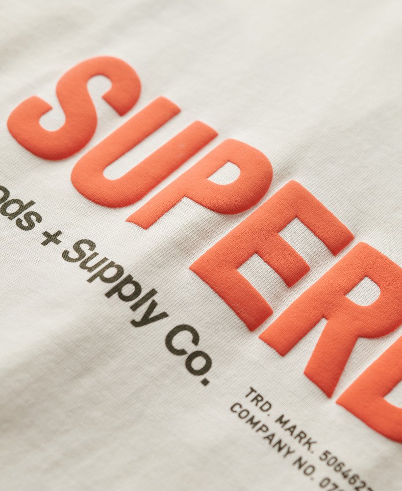 camiseta esportiva utilitária oversized com logo na cor cinza nórdico.