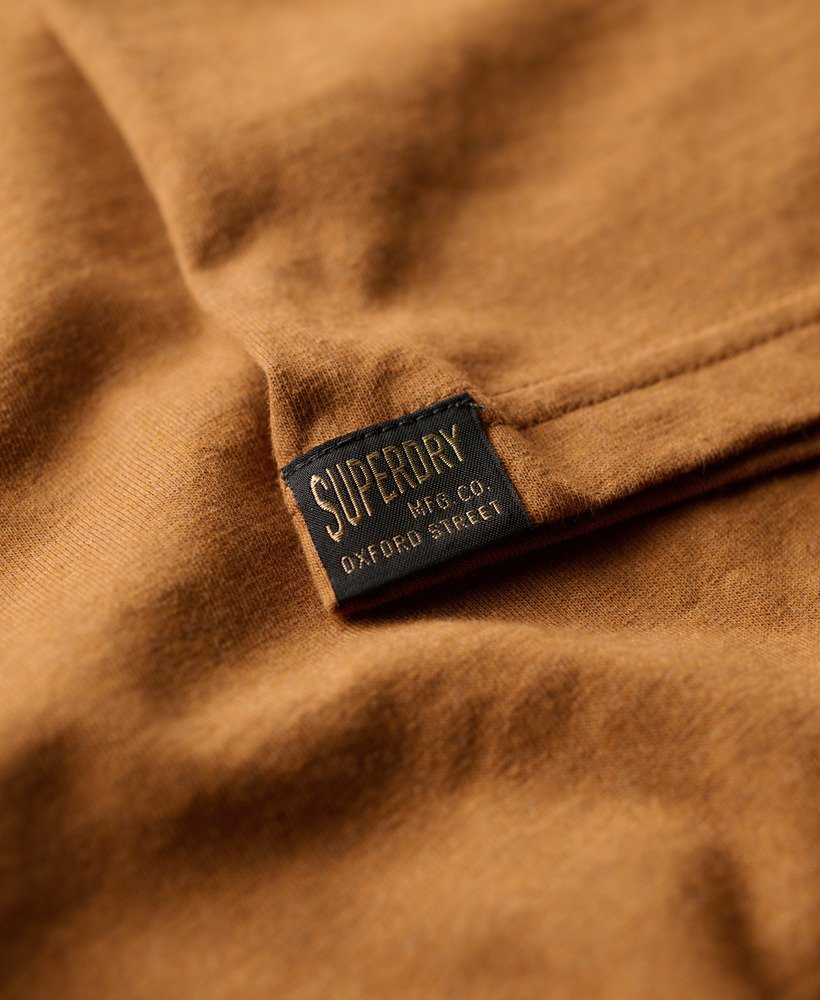 camiseta oversized para trabalho fabricada em tecido na cor marrom tabaco mesclado escuro.