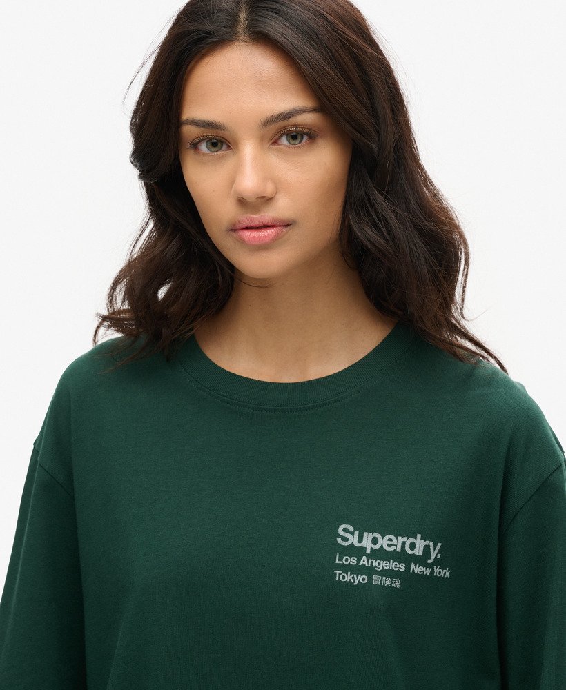 camiseta oversized core logo city na cor verde esmalte.