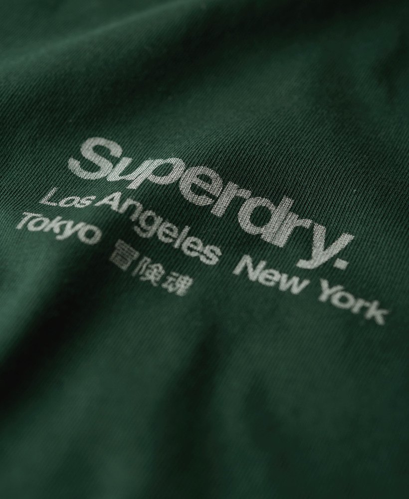 camiseta oversized core logo city na cor verde esmalte.
