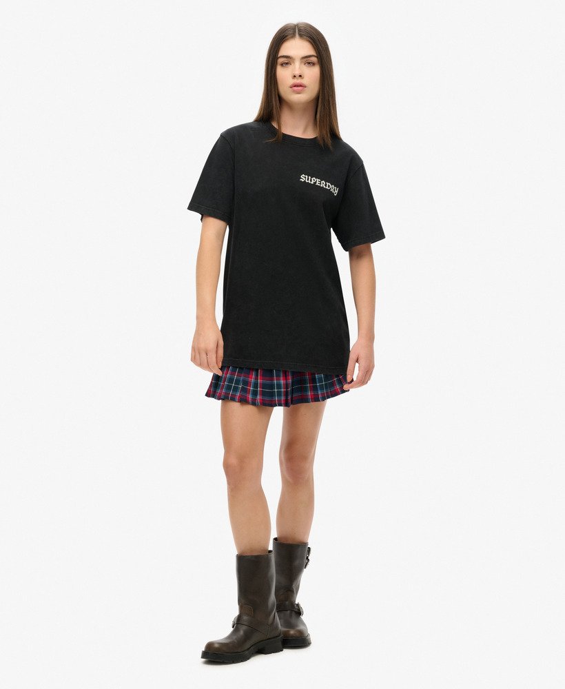 camiseta oversized com estampa de tatuagem na cor preta.
