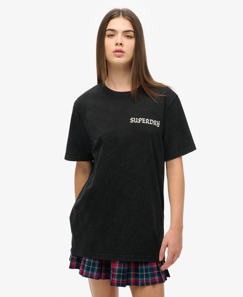 camiseta oversized com estampa de tatuagem na cor preta.