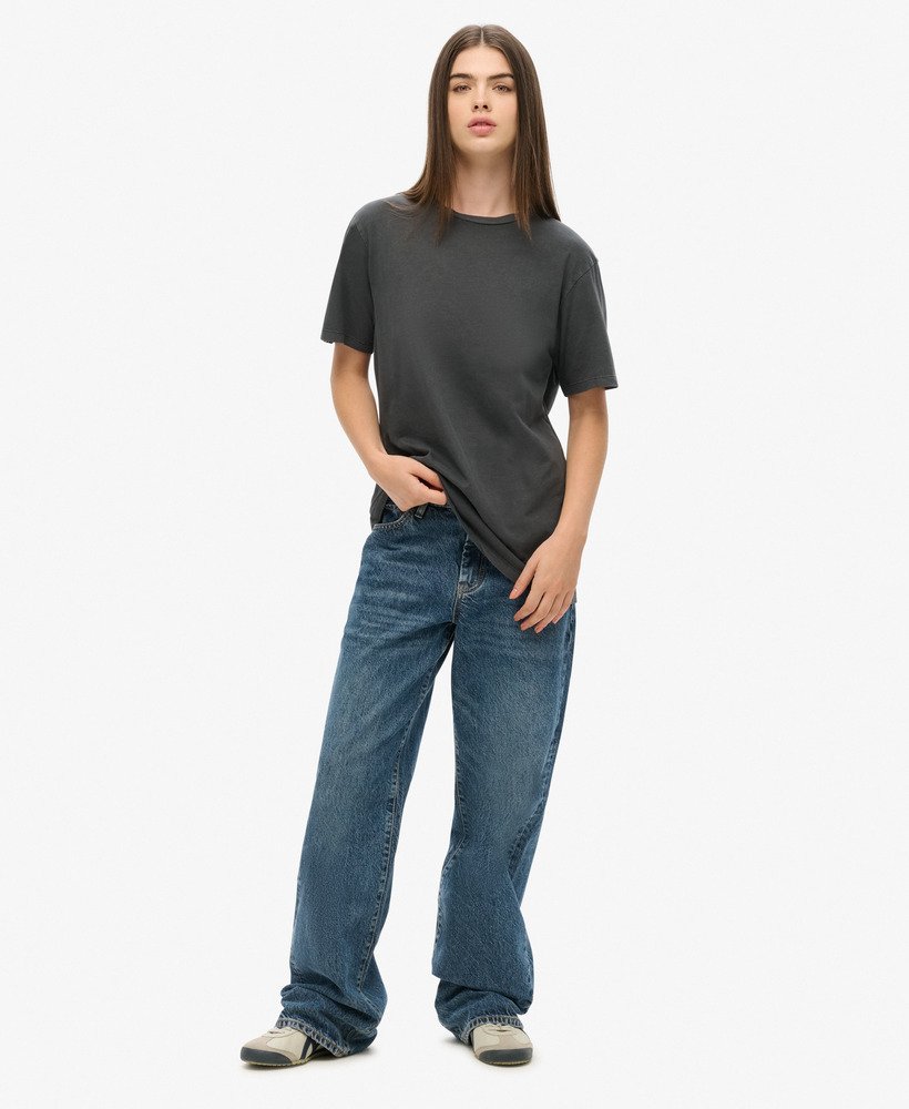 camiseta clássica essencial oversized na cor preta lavada.