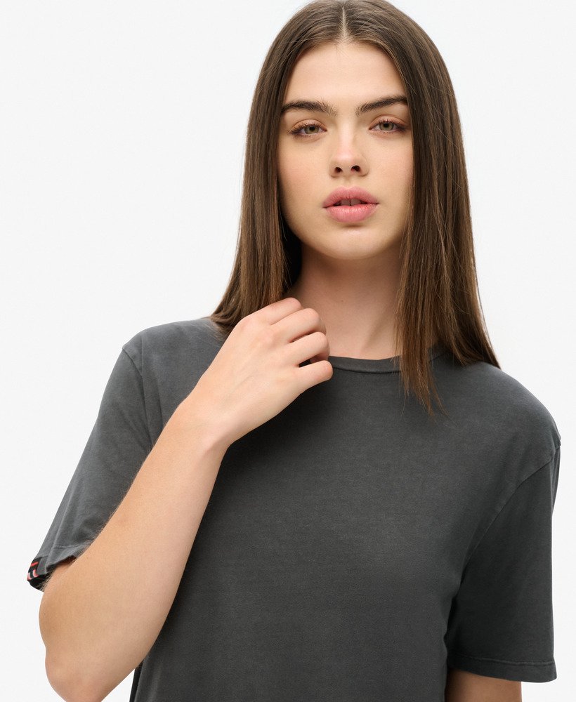 camiseta clássica essencial oversized na cor preta lavada.
