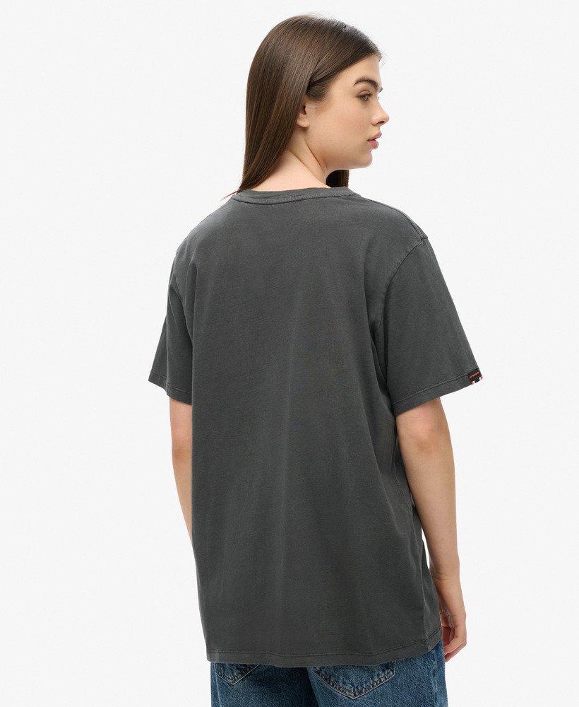 camiseta clássica essencial oversized na cor preta lavada.