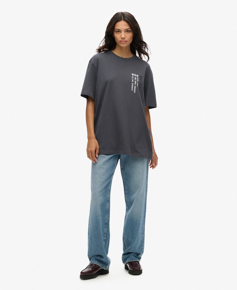 camiseta esportiva utilitária oversized com logo na cor Ébano