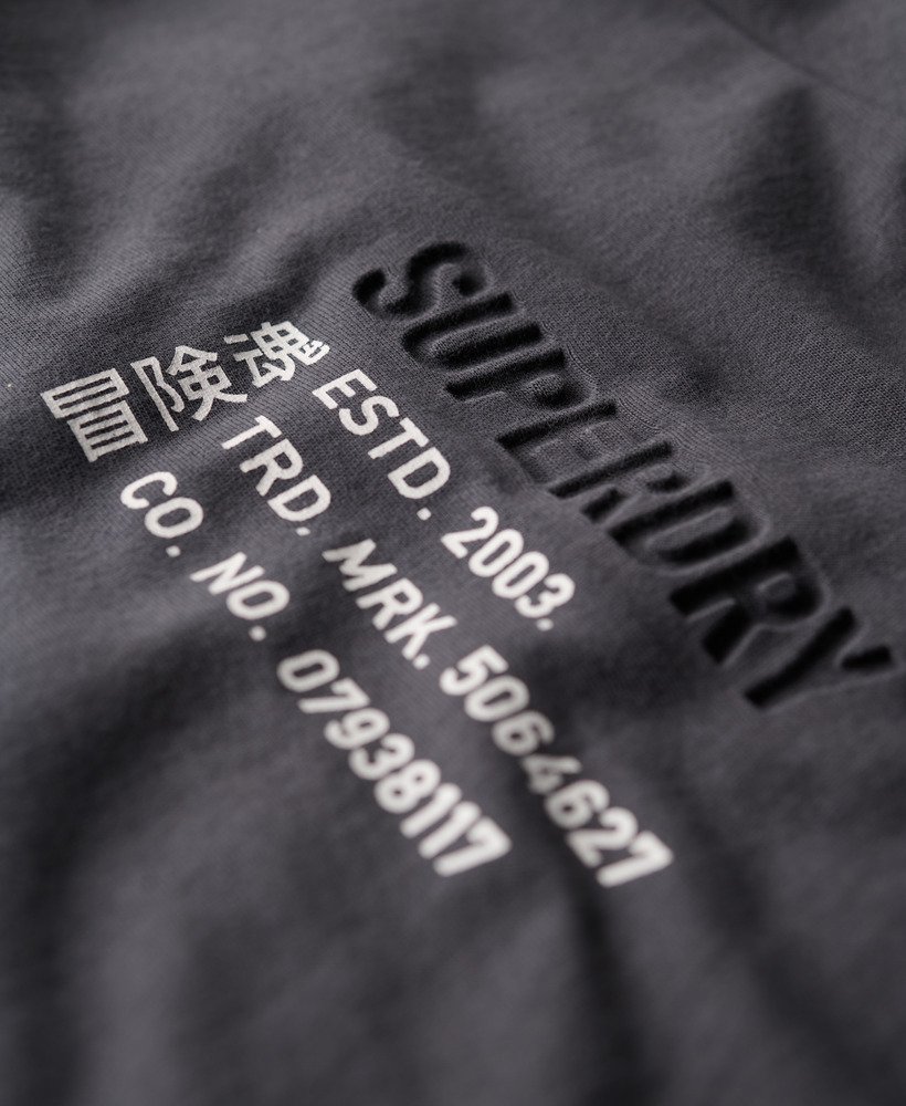 camiseta esportiva utilitária oversized com logo na cor Ébano