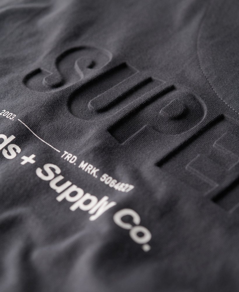 camiseta esportiva utilitária oversized com logo na cor Ébano