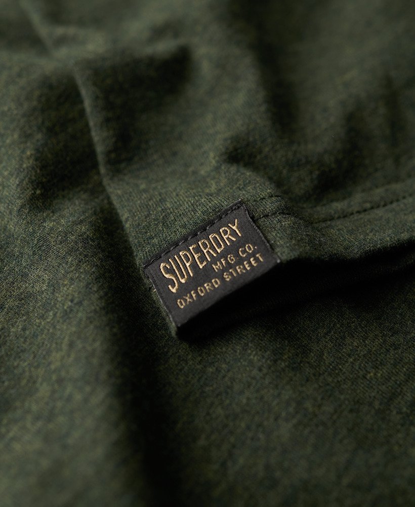camiseta oversized para trabalho fabricada em tecido na cor verde-oliva escuro mesclado.