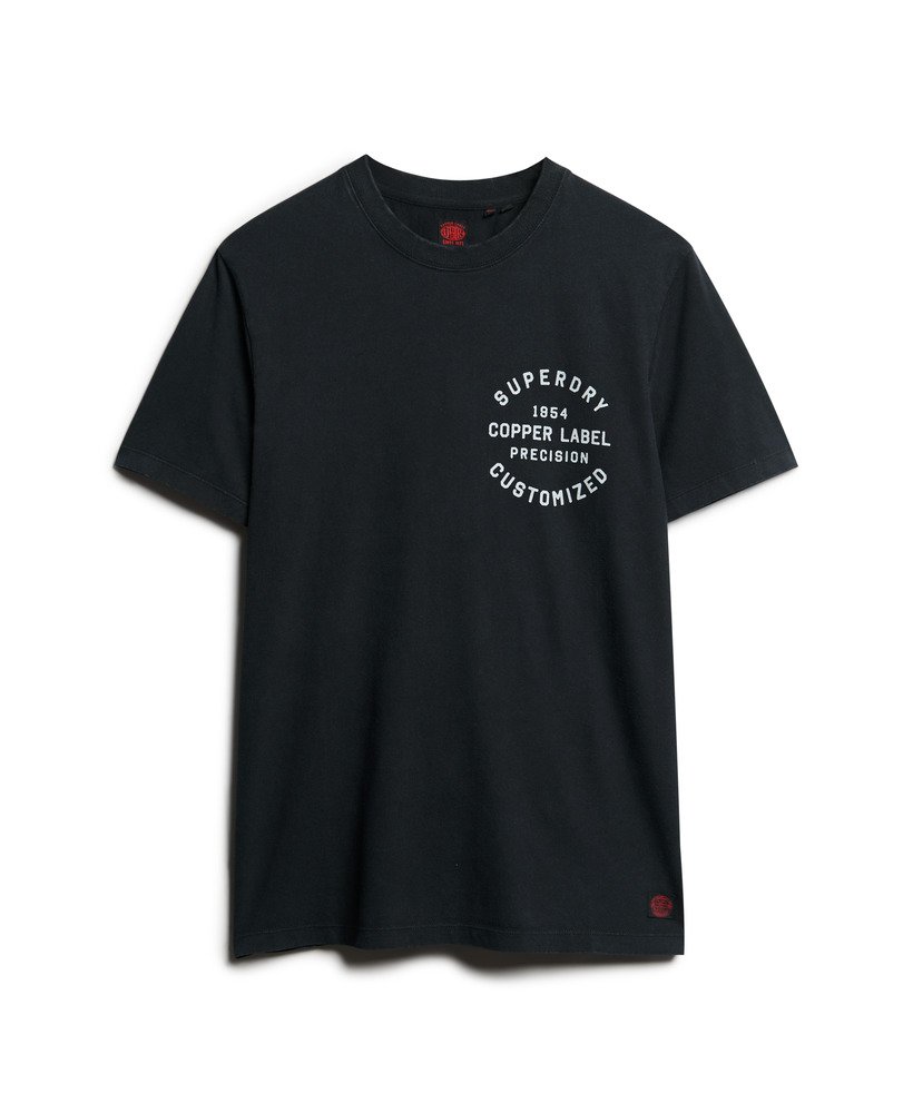 camiseta oversized com estampa da etiqueta de cobre no peito na cor preto jato.