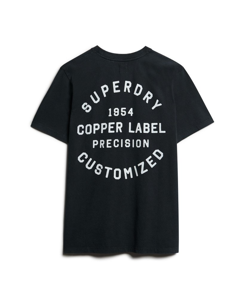 camiseta oversized com estampa da etiqueta de cobre no peito na cor preto jato.