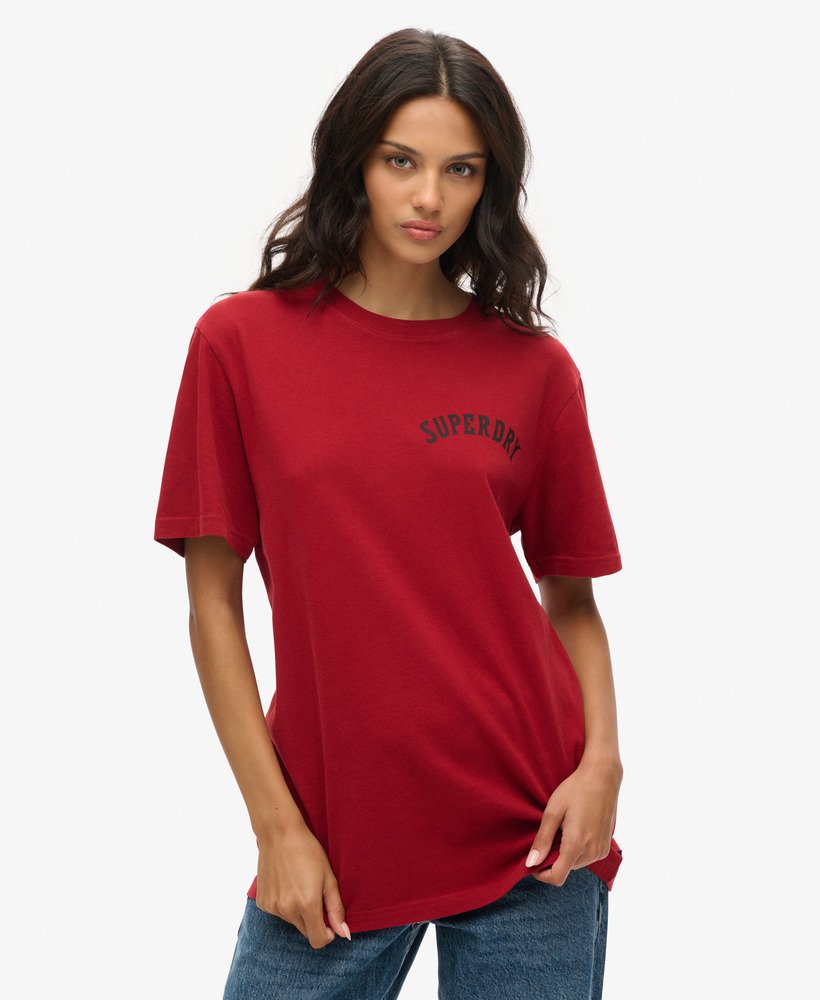 camiseta oversized com estampa de tatuagem na cor vermelho vinho