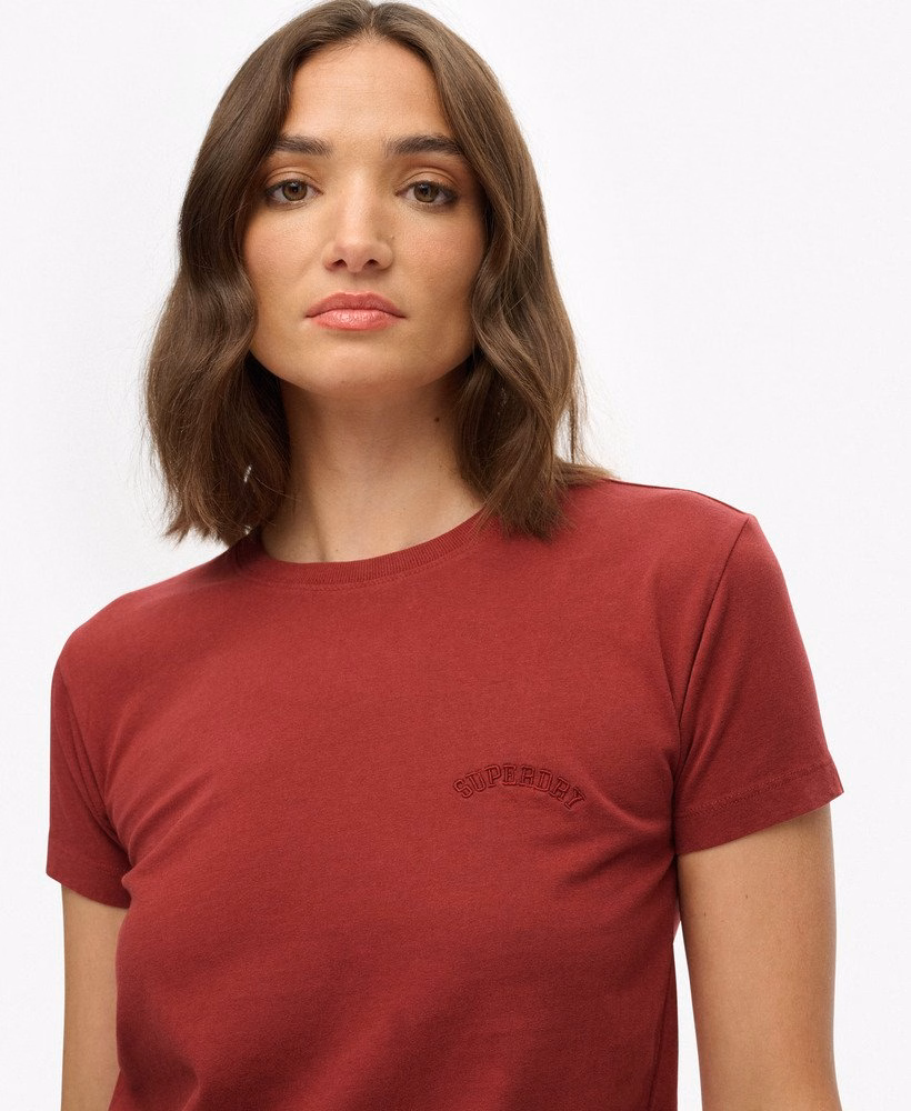 Camiseta Ajustada com Logo Essencial
