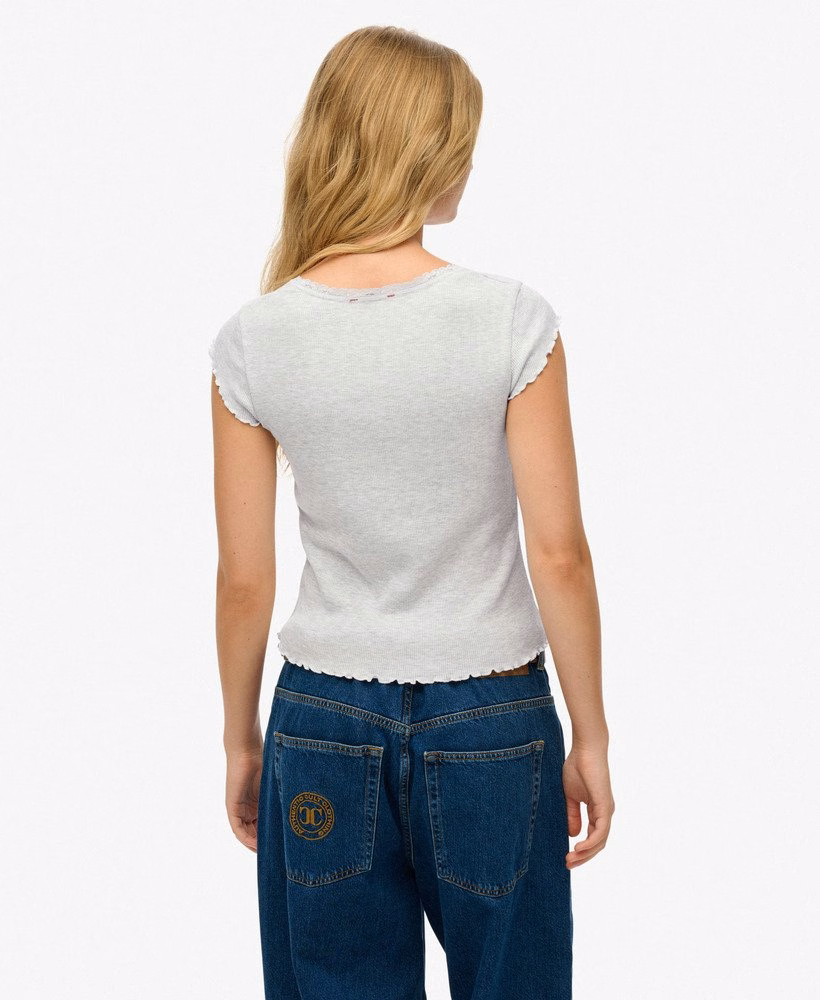 Camiseta básica de manga curta com decote quadrado