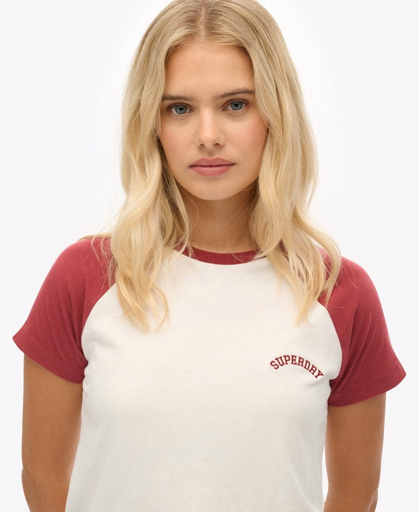 Camiseta retrô com logo essencial