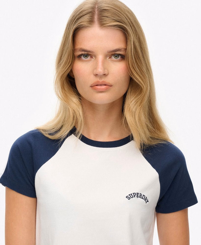 Camiseta retrô com logo essencial