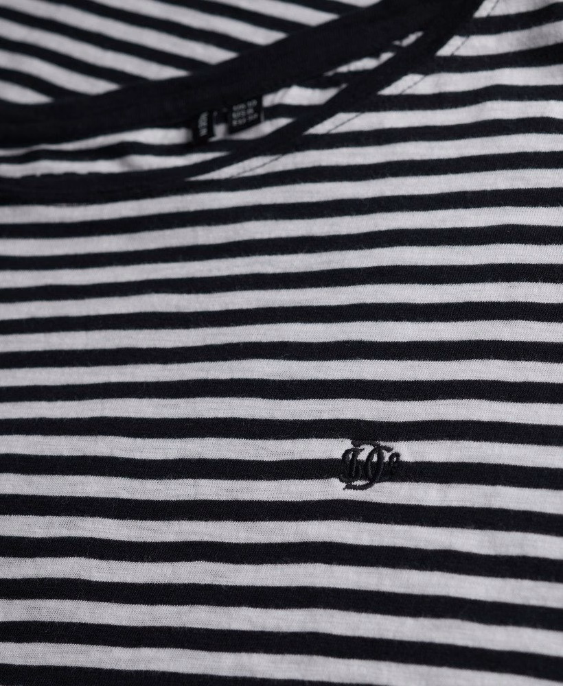 Camiseta Studios com ombros caídos