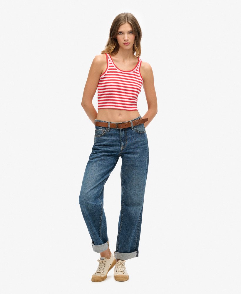 top cropped canelado vintage em algodão orgânico com listras vermelhas vibrantes.