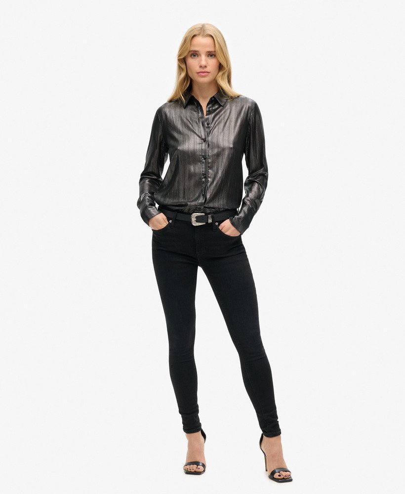 camisa brilhante com listras metálicas pretas
