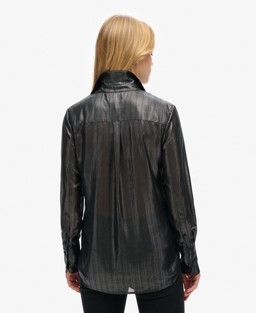 camisa brilhante com listras metálicas pretas