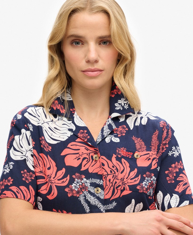 camisa estilo resort de praia na cor azul marinho havaiano