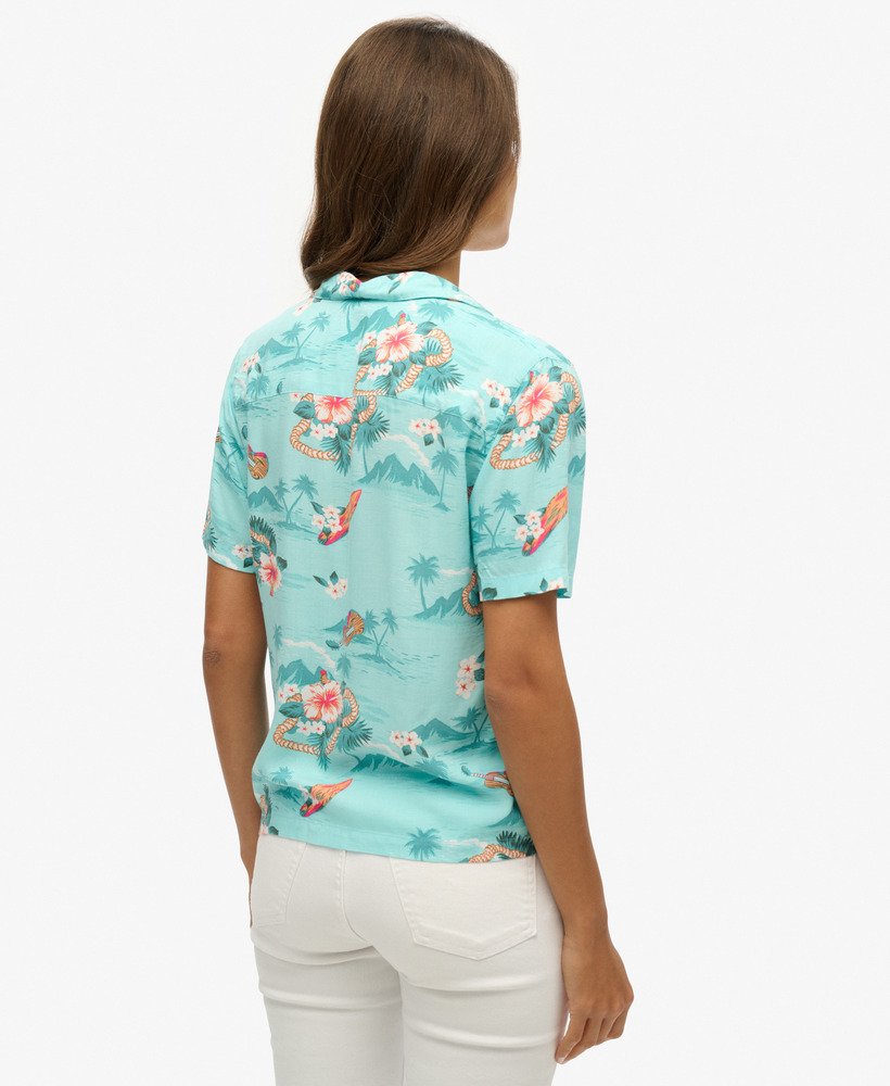 camisa estilo resort de praia na cor azul-turquesa havaiana aloha