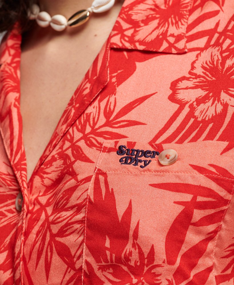 camisa estilo resort de praia na cor coral havaiana