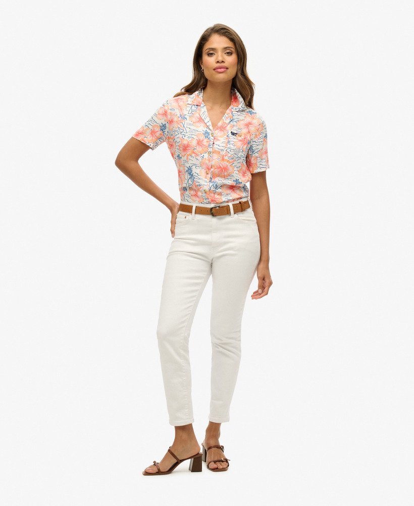 camisa de resort de praia em azul marinho com hibisco