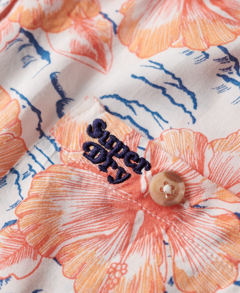 camisa de resort de praia em azul marinho com hibisco