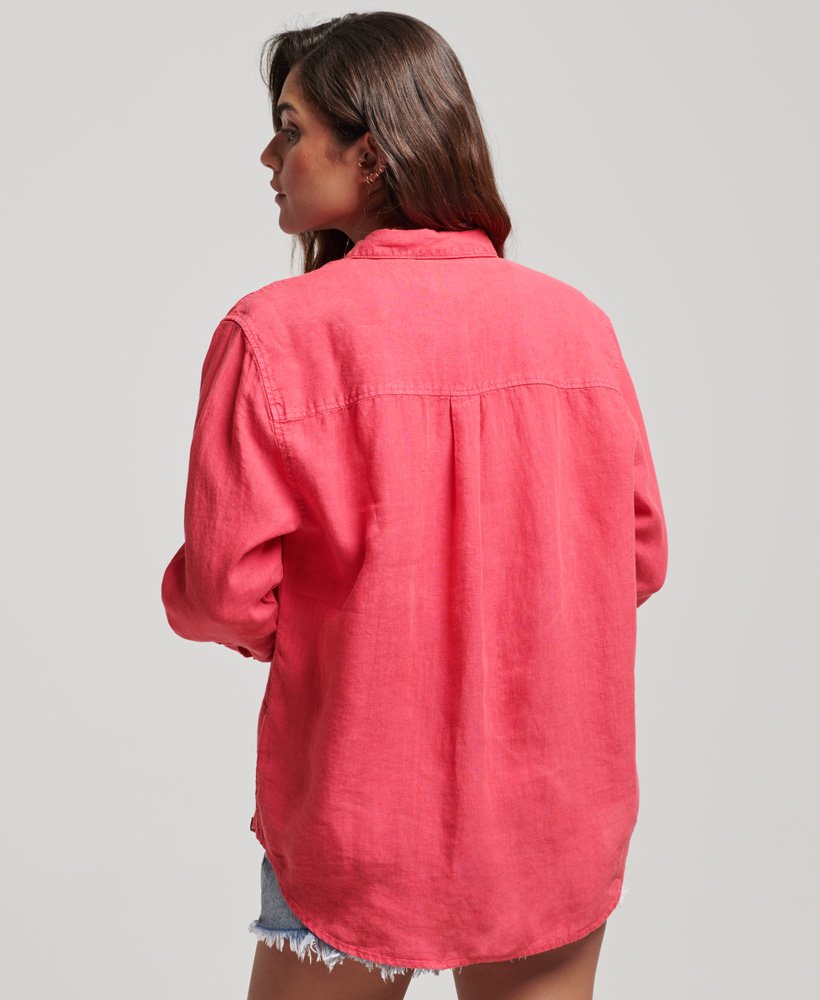 camisa boyfriend casual de linho na cor rosa framboesa.