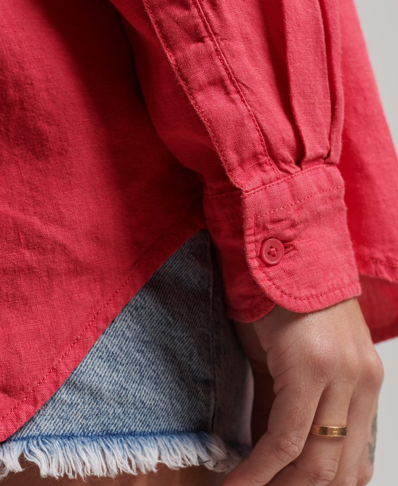camisa boyfriend casual de linho na cor rosa framboesa.