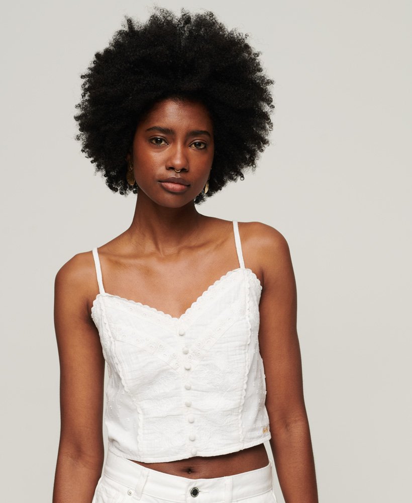 blusa regata vintage bordada na cor branca.