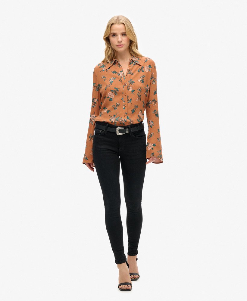 camisa studios seventies na estampa fleur tan