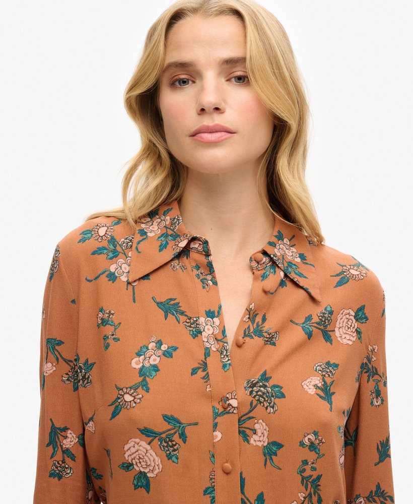 camisa studios seventies na estampa fleur tan