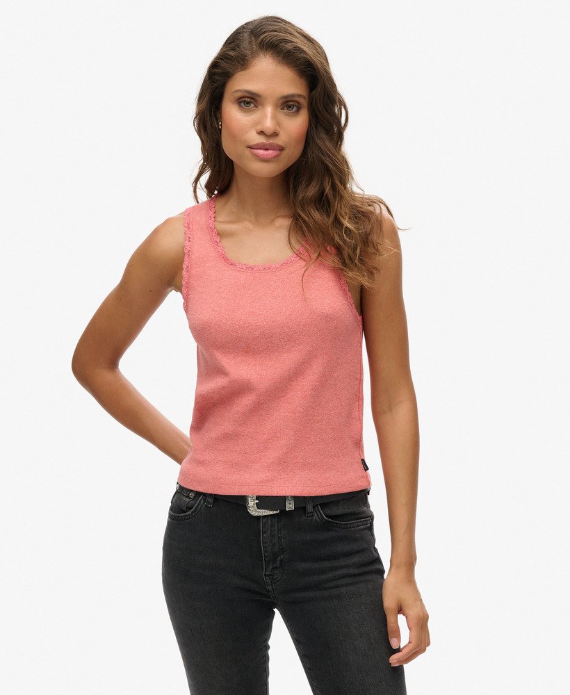 top esportivo com detalhes em renda na cor coral pêssego.