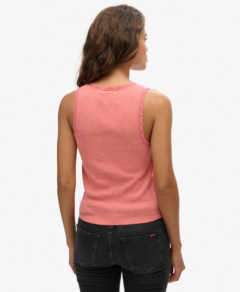 top esportivo com detalhes em renda na cor coral pêssego.