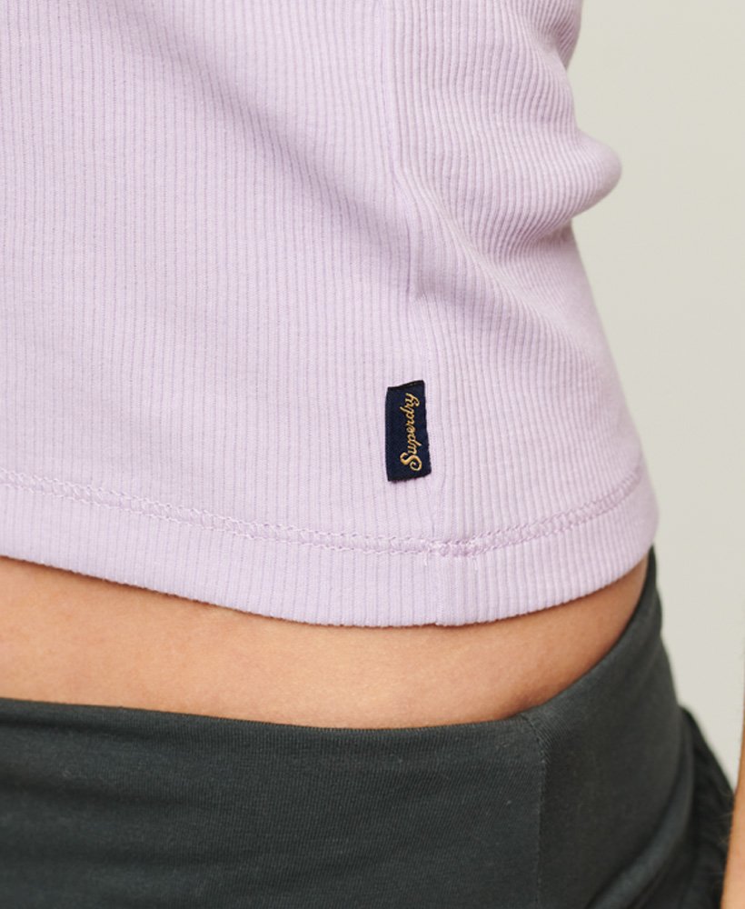 regata athletic essentials com detalhes em renda na cor violeta palma.