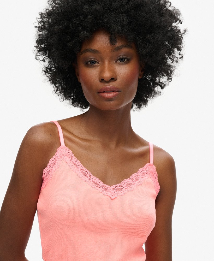 top de alças canelado em algodão orgânico na cor coral pastel.