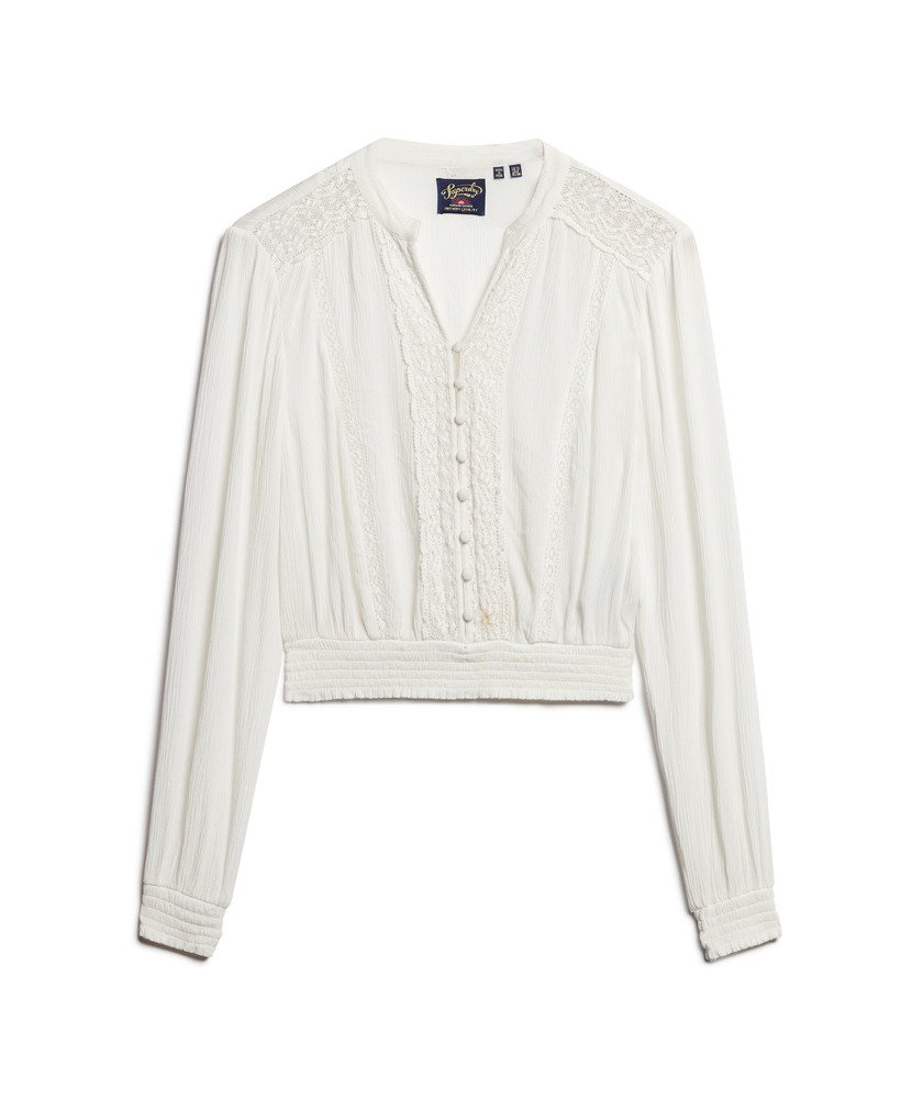 blusa de manga comprida com detalhe de renda e franzido na cor cru