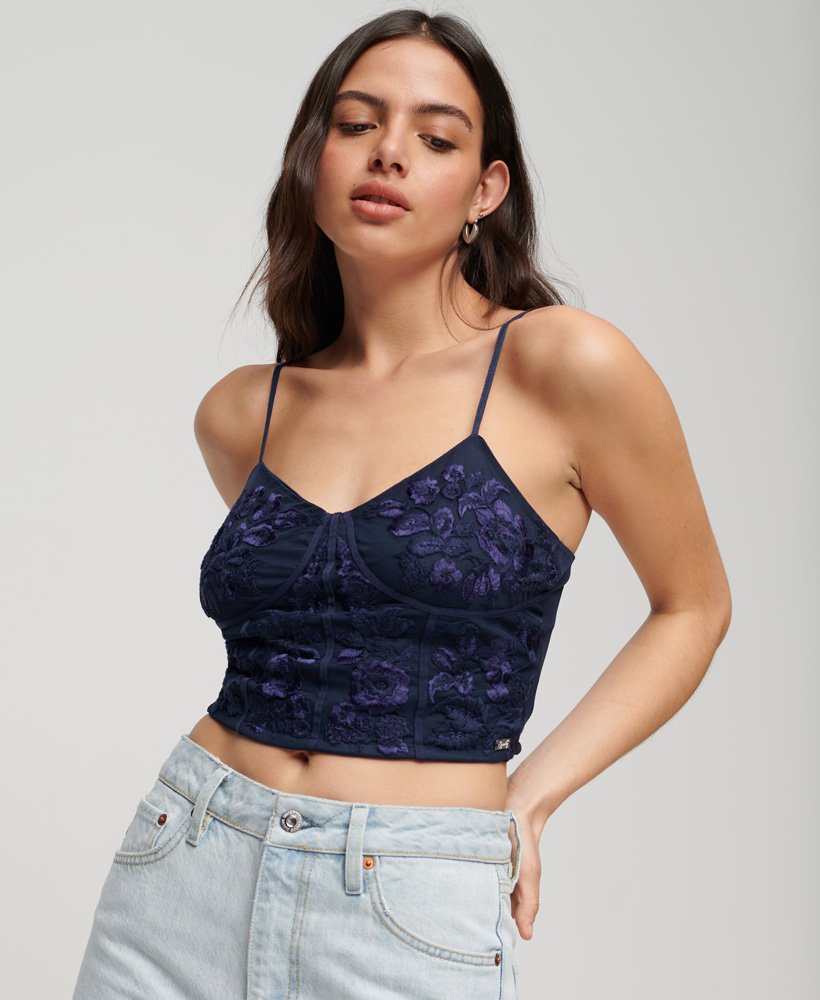 top corset bordado com flores em um tom azul marinho intenso.